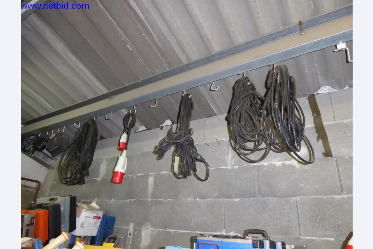 BGA, Warenvorräte, Montagematerial und Fahrzeuge aus dem Bereich Dachdeckerei-2