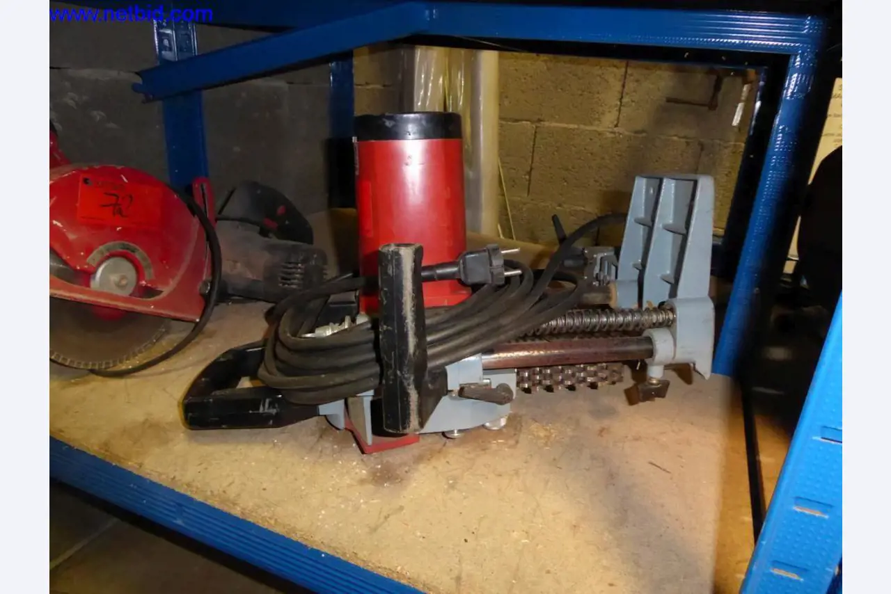 BGA, Warenvorräte, Montagematerial und Fahrzeuge aus dem Bereich Dachdeckerei-1