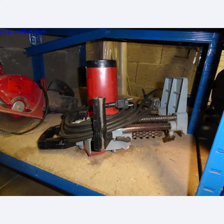 BGA, Warenvorräte, Montagematerial und Fahrzeuge aus dem Bereich Dachdeckerei-1