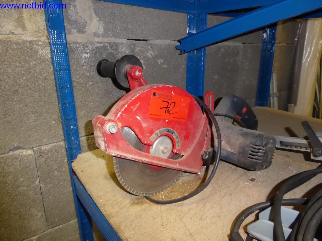 BGA, zaloge, montažni material in vozila iz oddelka za strešne kritine.-2