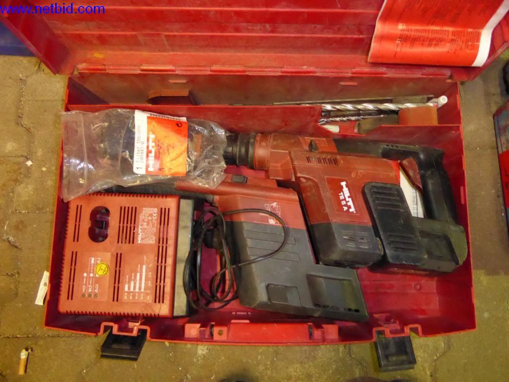 BGA, Warenvorräte, Montagematerial und Fahrzeuge aus dem Bereich Dachdeckerei-1