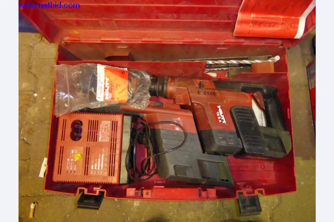 BGA, Warenvorräte, Montagematerial und Fahrzeuge aus dem Bereich Dachdeckerei-1