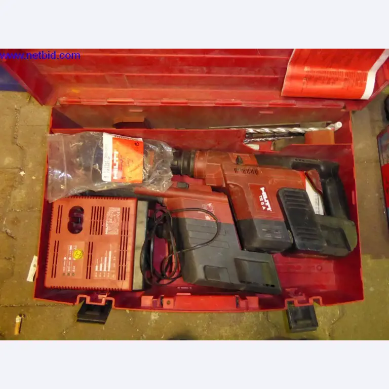 BGA, Warenvorräte, Montagematerial und Fahrzeuge aus dem Bereich Dachdeckerei-1