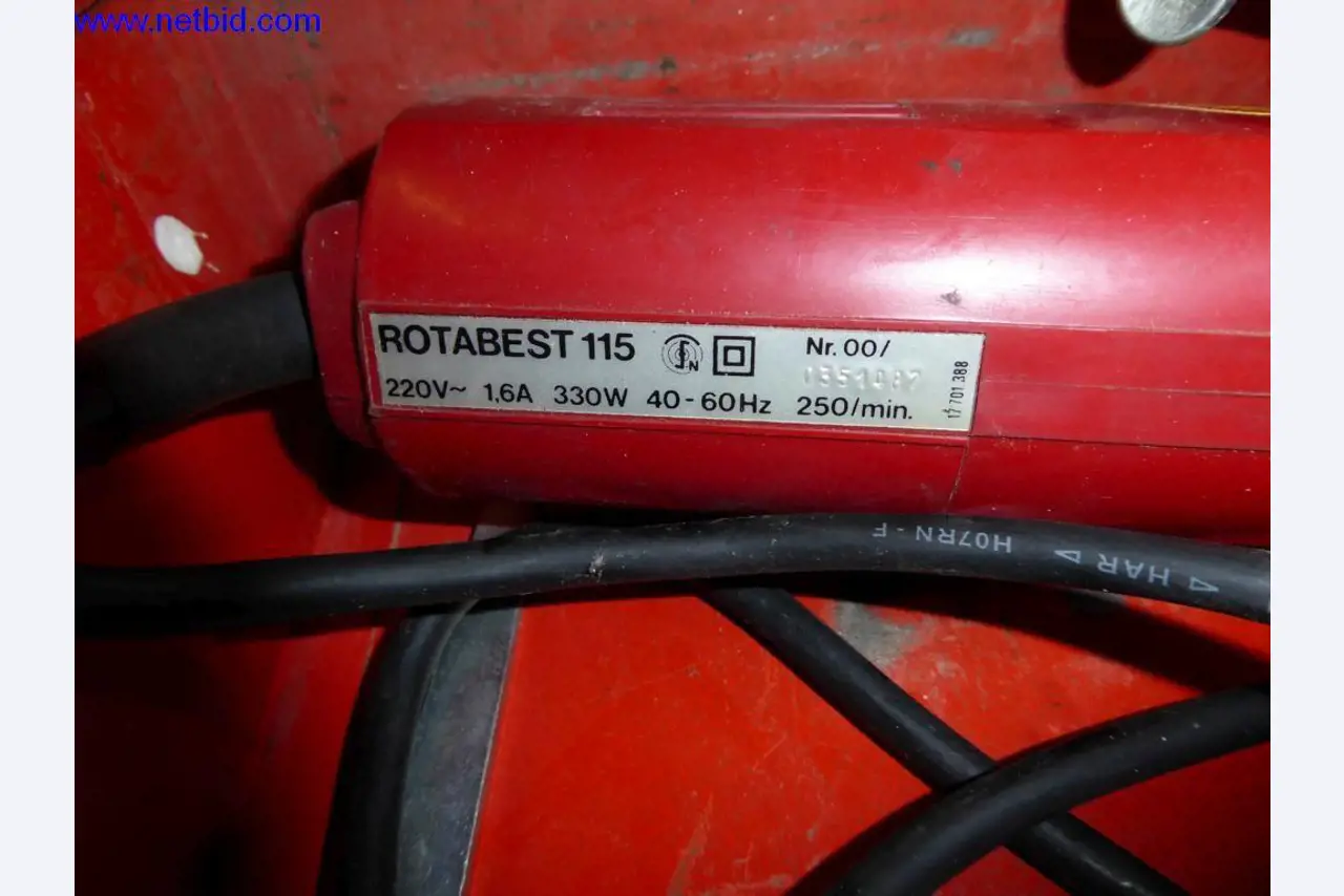 BGA, zaloge, montažni material in vozila iz oddelka za strešne kritine.-2