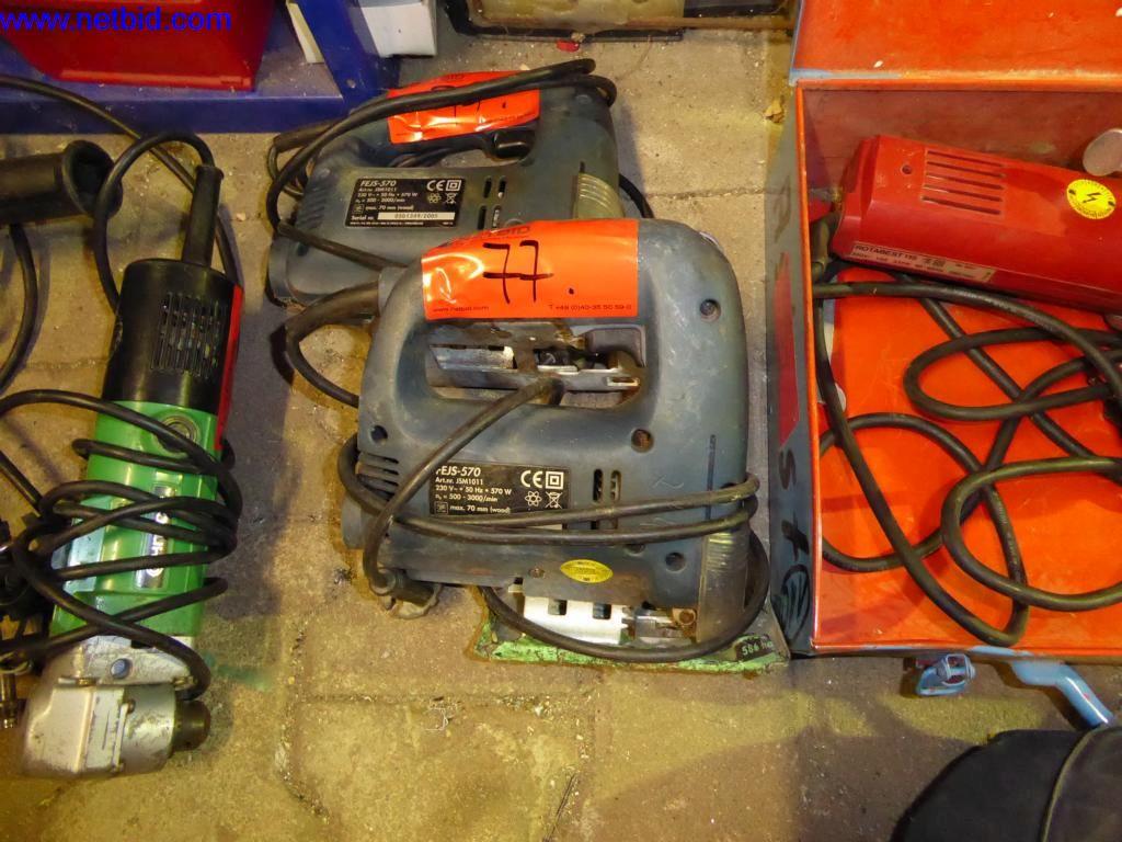 BGA, zaloge, montažni material in vozila iz oddelka za strešne kritine.-5