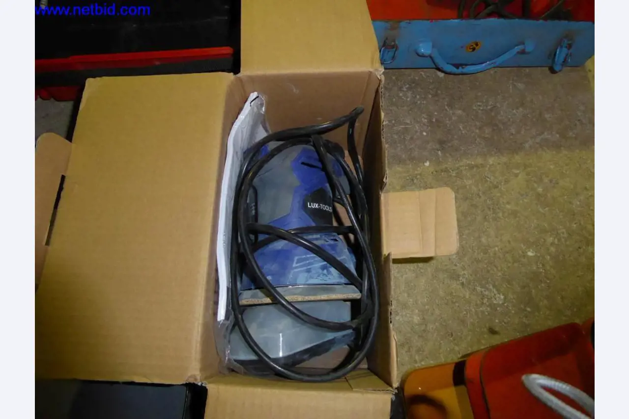 BGA, Warenvorräte, Montagematerial und Fahrzeuge aus dem Bereich Dachdeckerei-1