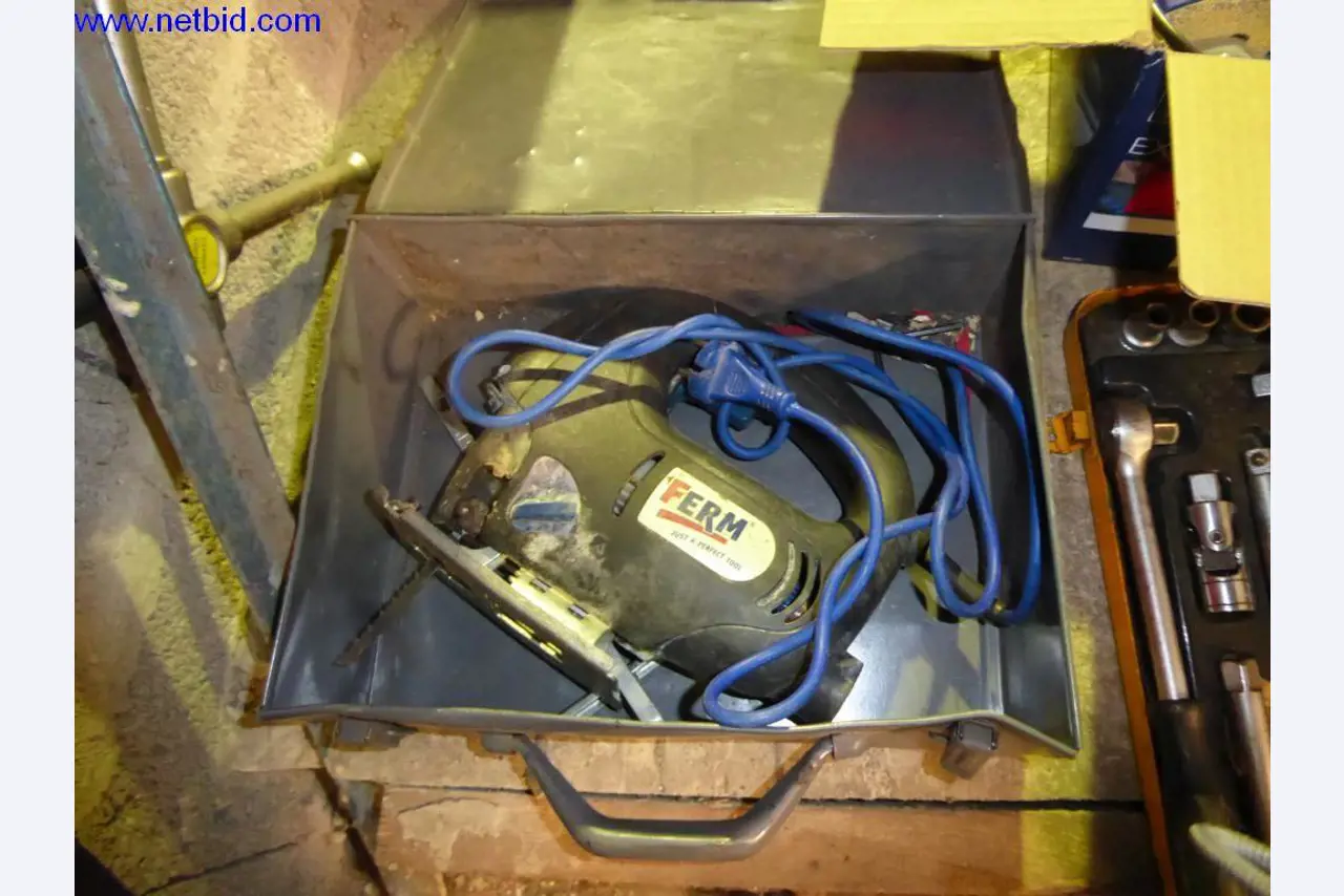 BGA, Warenvorräte, Montagematerial und Fahrzeuge aus dem Bereich Dachdeckerei-2