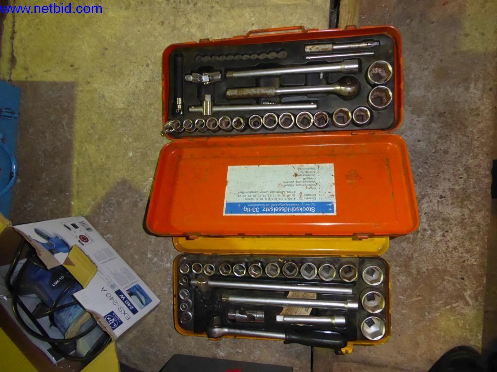 BGA, Warenvorräte, Montagematerial und Fahrzeuge aus dem Bereich Dachdeckerei-3