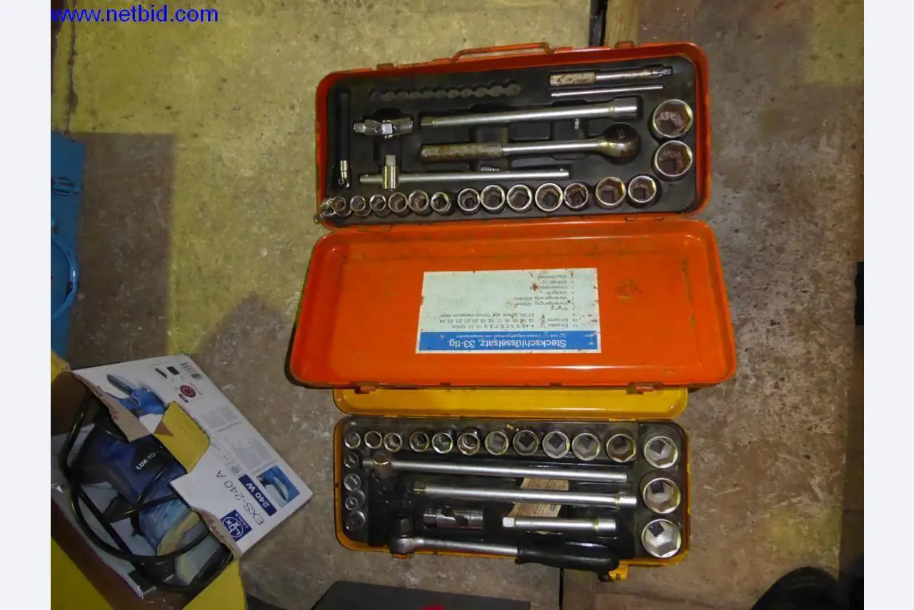 BGA, Warenvorräte, Montagematerial und Fahrzeuge aus dem Bereich Dachdeckerei-3