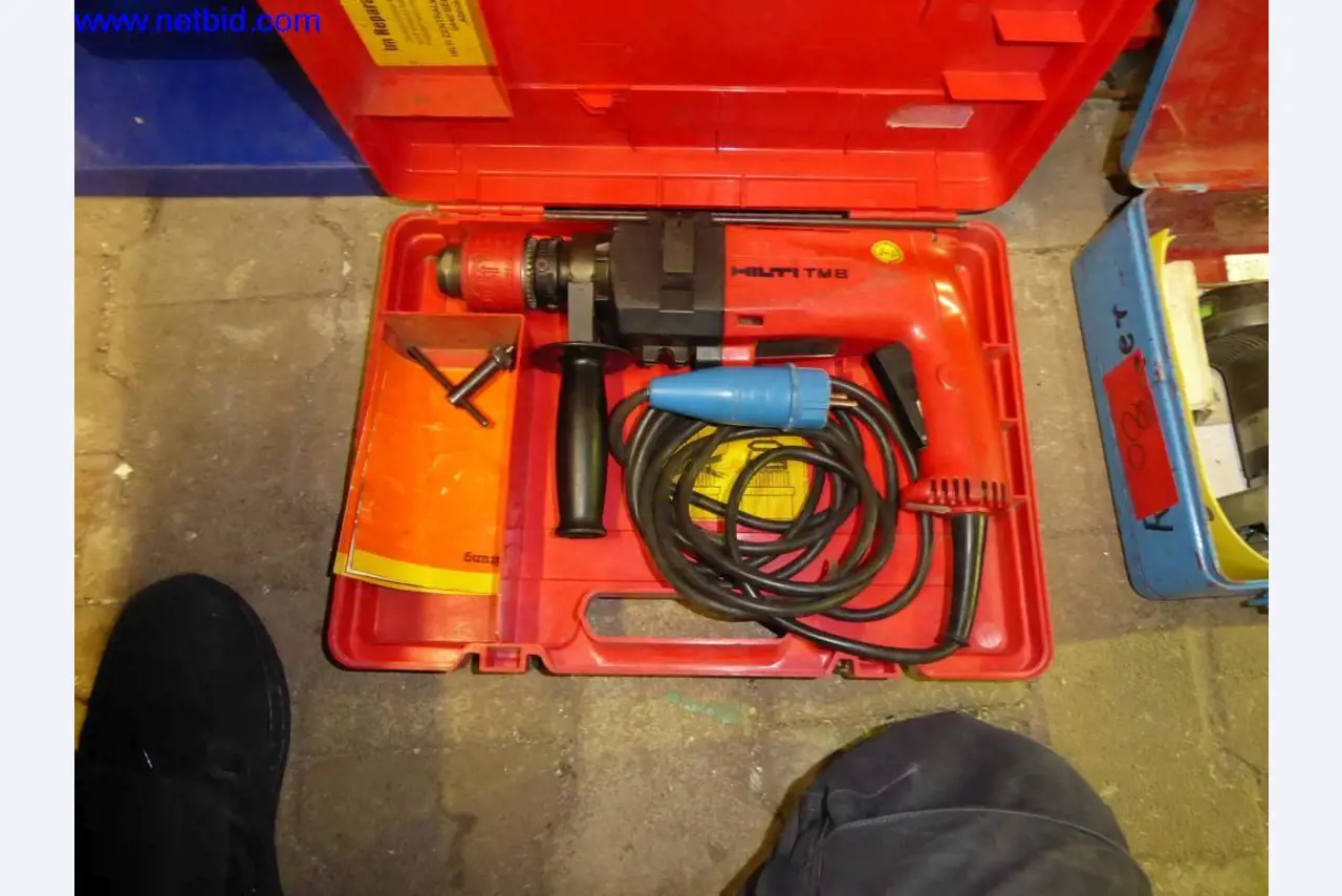 BGA, Warenvorräte, Montagematerial und Fahrzeuge aus dem Bereich Dachdeckerei-1