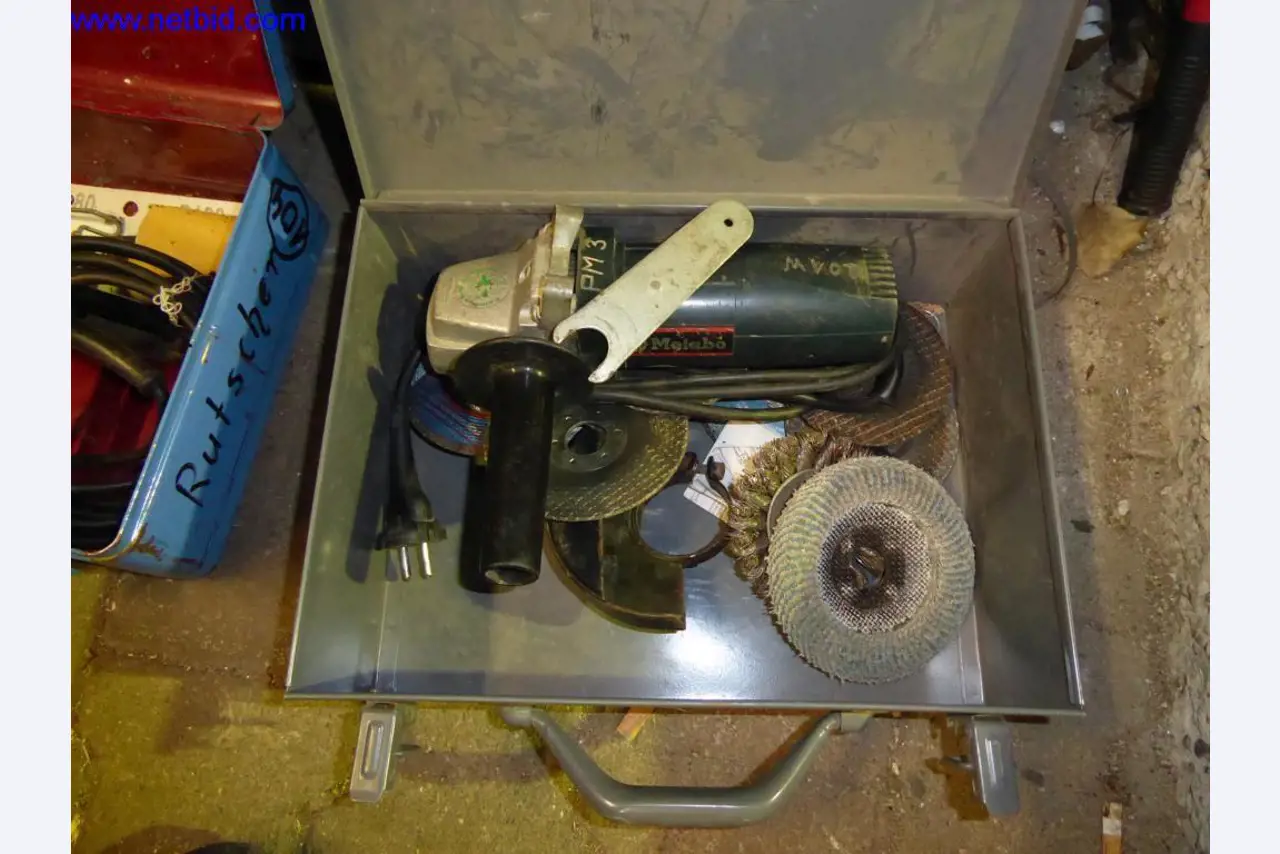 BGA, Warenvorräte, Montagematerial und Fahrzeuge aus dem Bereich Dachdeckerei-5