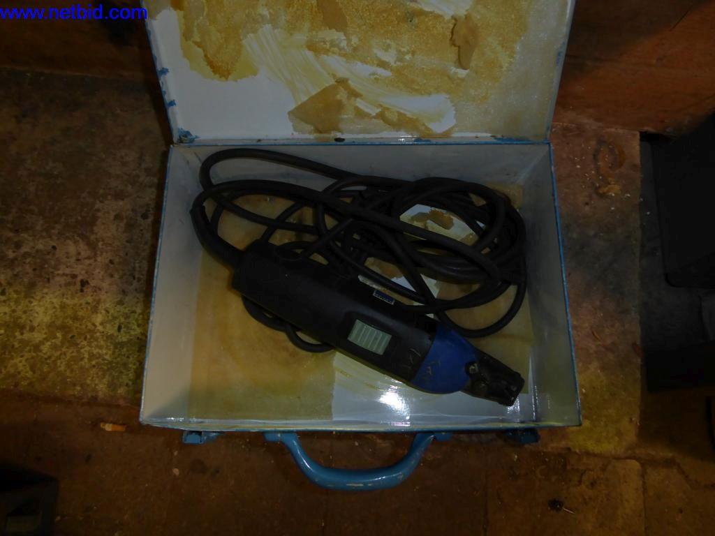 BGA, zaloge, montažni material in vozila iz oddelka za strešne kritine.-1