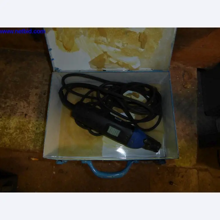 BGA, zaloge, montažni material in vozila iz oddelka za strešne kritine.-1