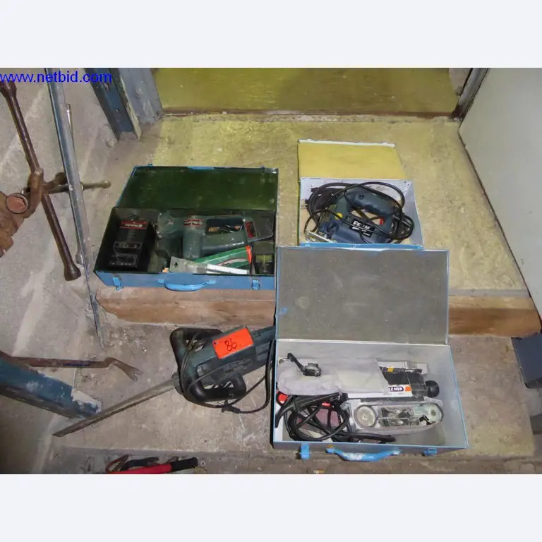 BGA, Warenvorräte, Montagematerial und Fahrzeuge aus dem Bereich Dachdeckerei-1