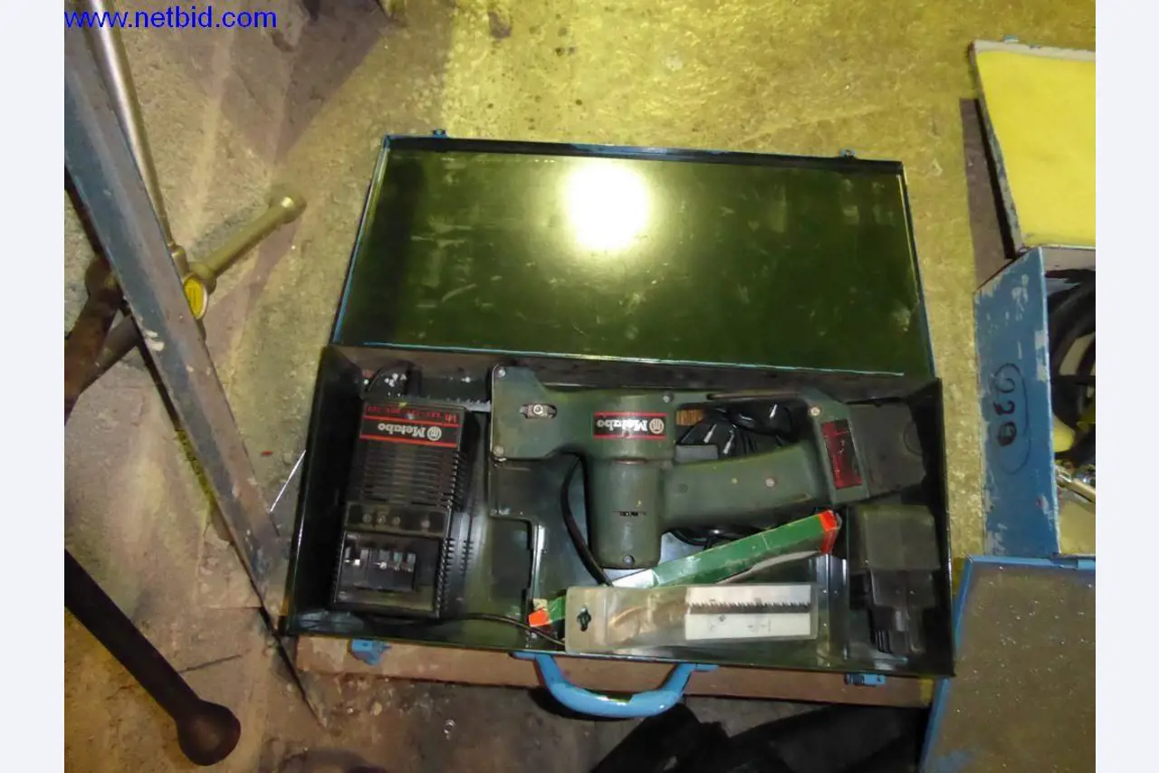 BGA, Warenvorräte, Montagematerial und Fahrzeuge aus dem Bereich Dachdeckerei-2