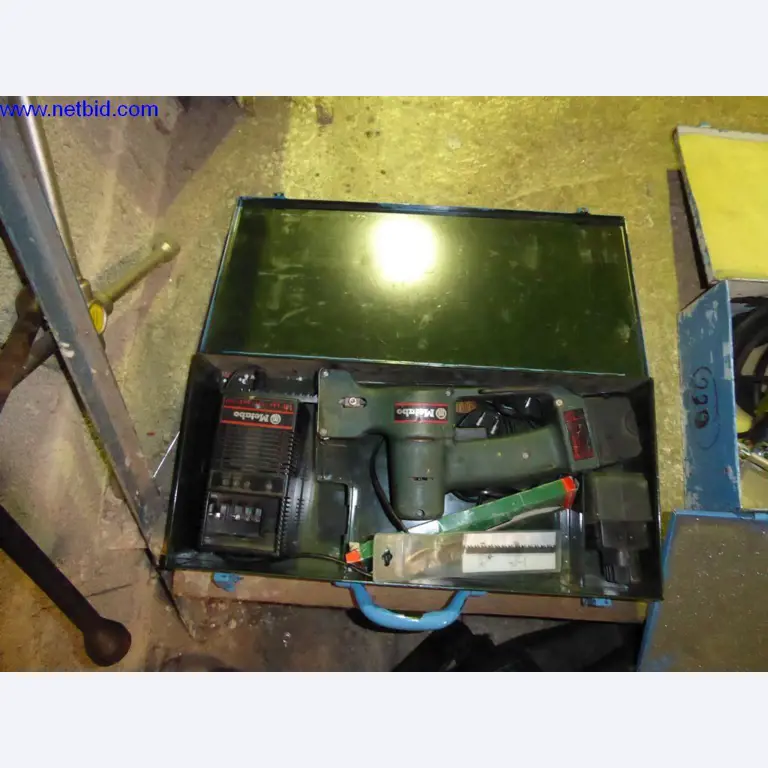 BGA, Warenvorräte, Montagematerial und Fahrzeuge aus dem Bereich Dachdeckerei-2