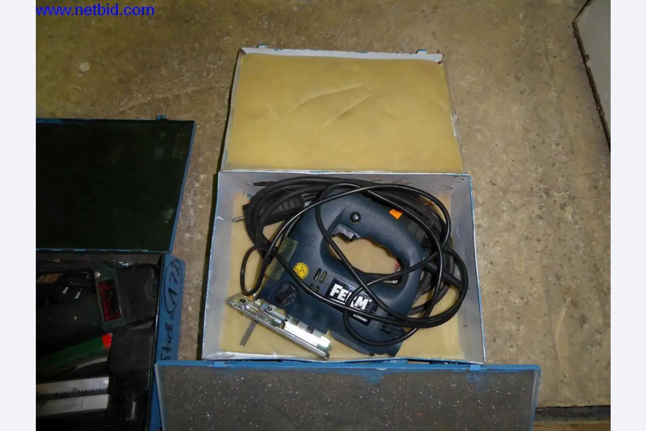 BGA, Warenvorräte, Montagematerial und Fahrzeuge aus dem Bereich Dachdeckerei-3