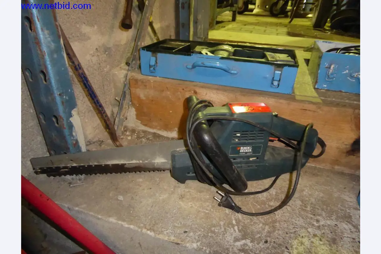 BGA, Warenvorräte, Montagematerial und Fahrzeuge aus dem Bereich Dachdeckerei-4