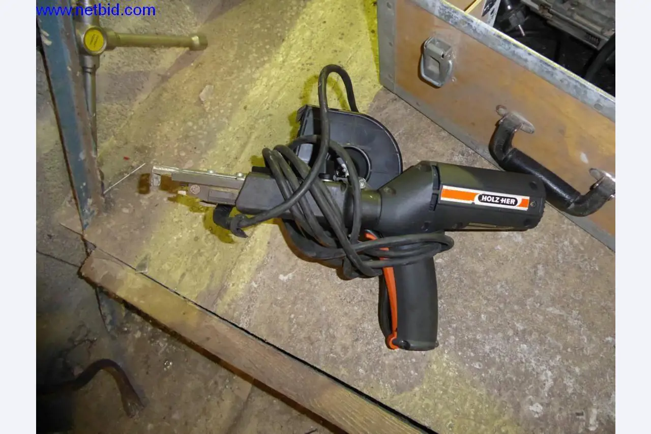 BGA, zapasy, materiały montażowe i pojazdy z działu pokryć dachowych-2