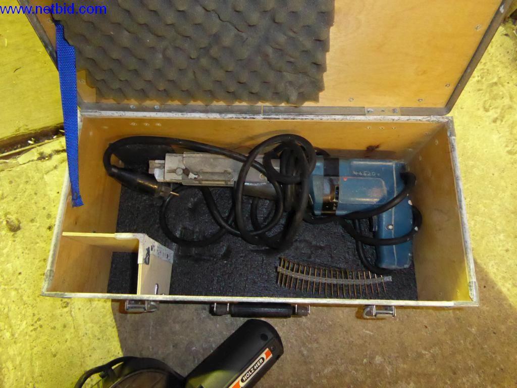 BGA, zapasy, materiały montażowe i pojazdy z działu pokryć dachowych-3