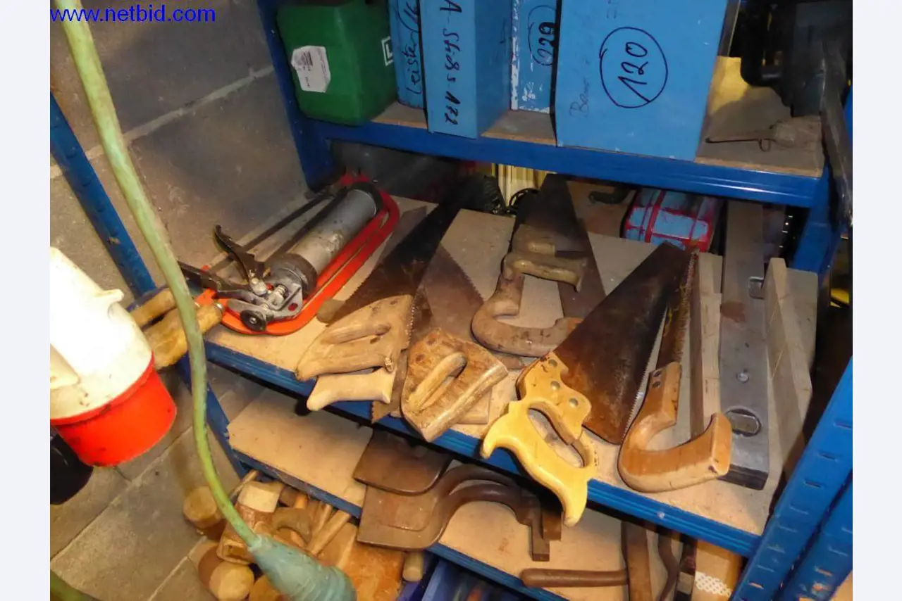 BGA, Warenvorräte, Montagematerial und Fahrzeuge aus dem Bereich Dachdeckerei-1