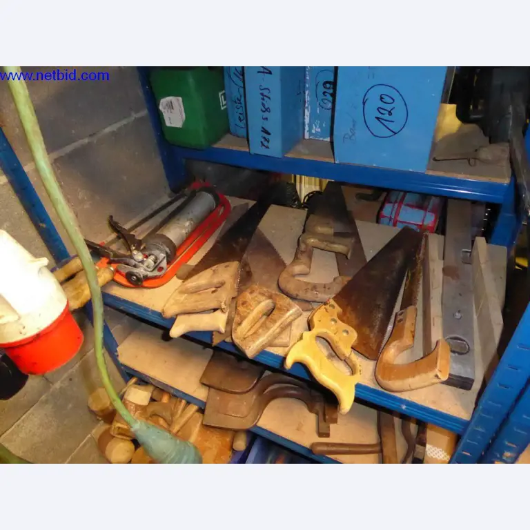 BGA, Warenvorräte, Montagematerial und Fahrzeuge aus dem Bereich Dachdeckerei-1