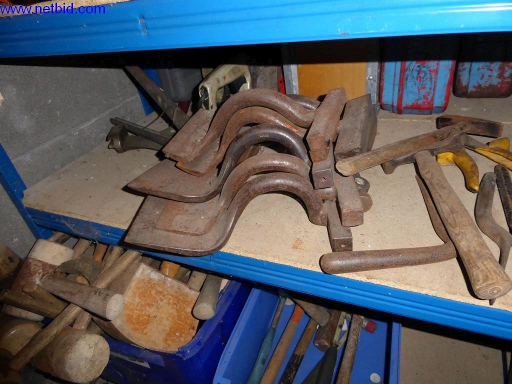 BGA, inventarios, materiales de montaje y vehículos de la división de techos-2