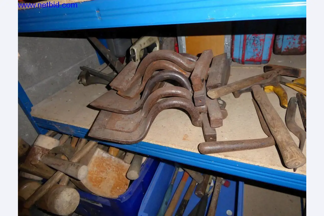 BGA, Warenvorräte, Montagematerial und Fahrzeuge aus dem Bereich Dachdeckerei-2