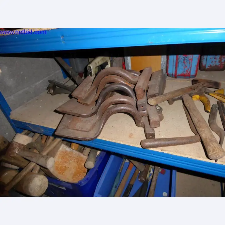 BGA, Warenvorräte, Montagematerial und Fahrzeuge aus dem Bereich Dachdeckerei-2