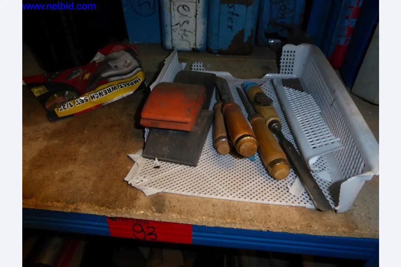 BGA, Warenvorräte, Montagematerial und Fahrzeuge aus dem Bereich Dachdeckerei-4