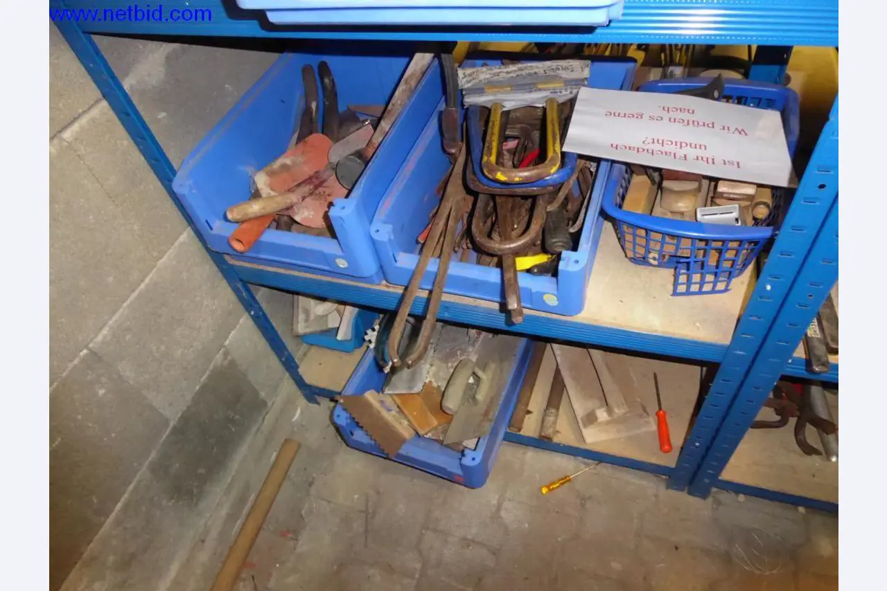 BGA, zapasy, materiały montażowe i pojazdy z działu pokryć dachowych-11