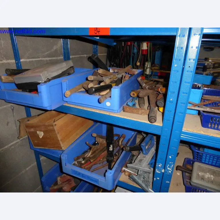 BGA, zapasy, materiały montażowe i pojazdy z działu pokryć dachowych-12