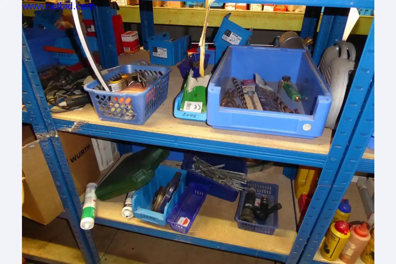 BGA, zapasy, materiały montażowe i pojazdy z działu pokryć dachowych-13