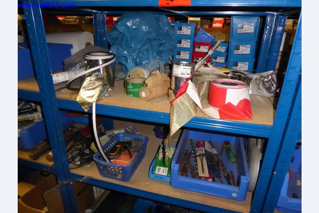 BGA, zapasy, materiały montażowe i pojazdy z działu pokryć dachowych-14