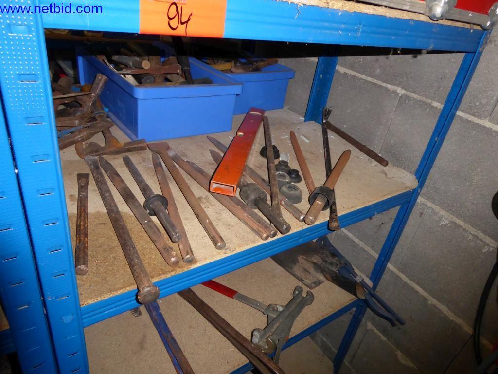 BGA, zapasy, materiały montażowe i pojazdy z działu pokryć dachowych-2