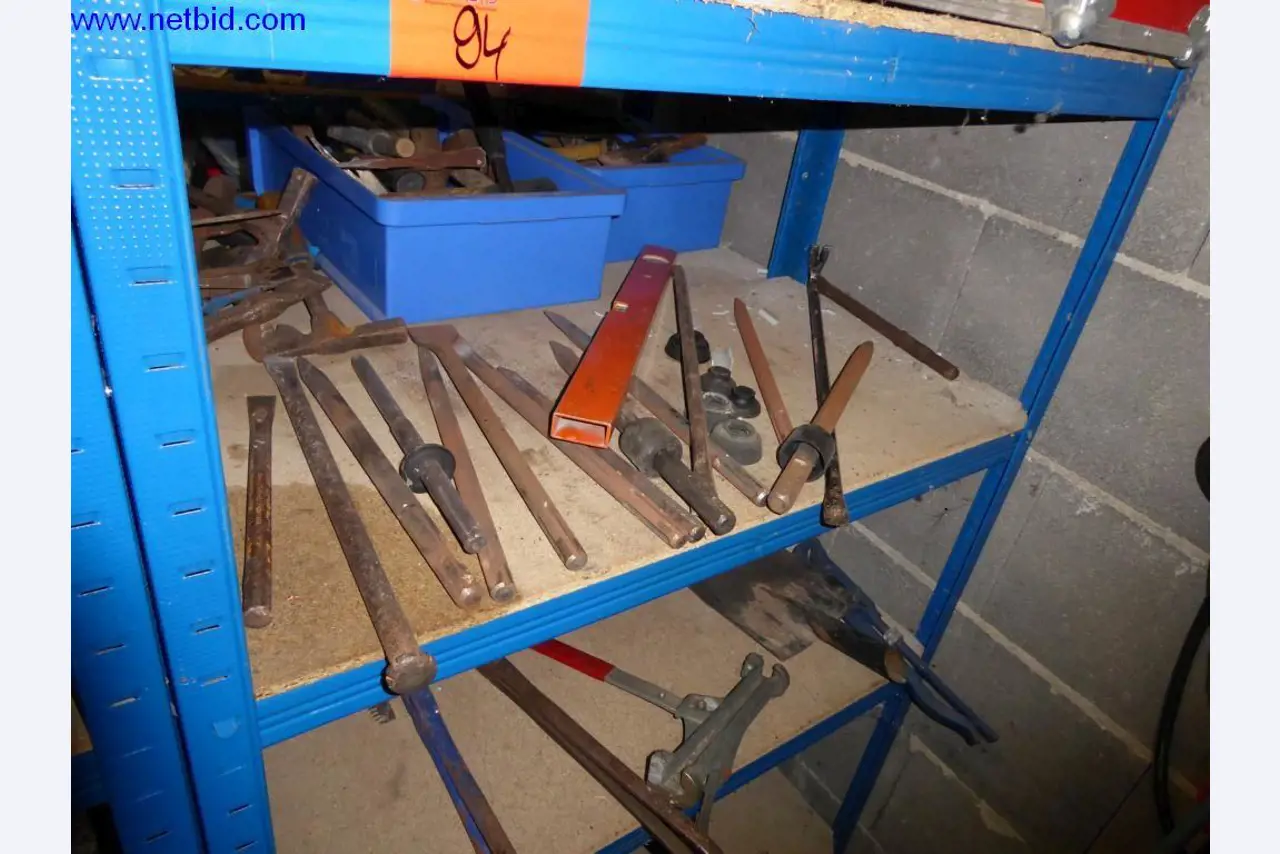 BGA, zapasy, materiały montażowe i pojazdy z działu pokryć dachowych-2