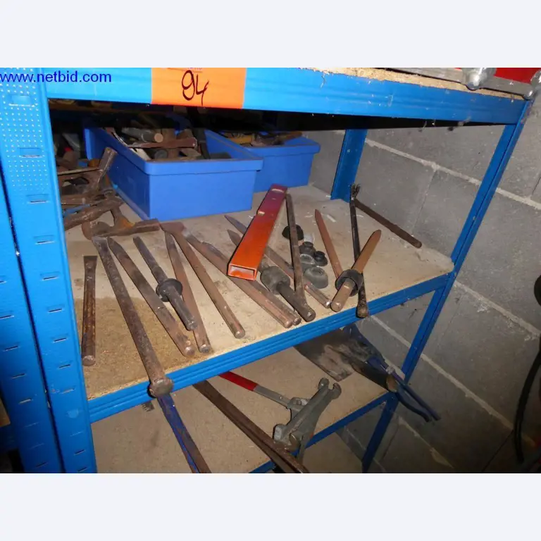 BGA, zapasy, materiały montażowe i pojazdy z działu pokryć dachowych-2