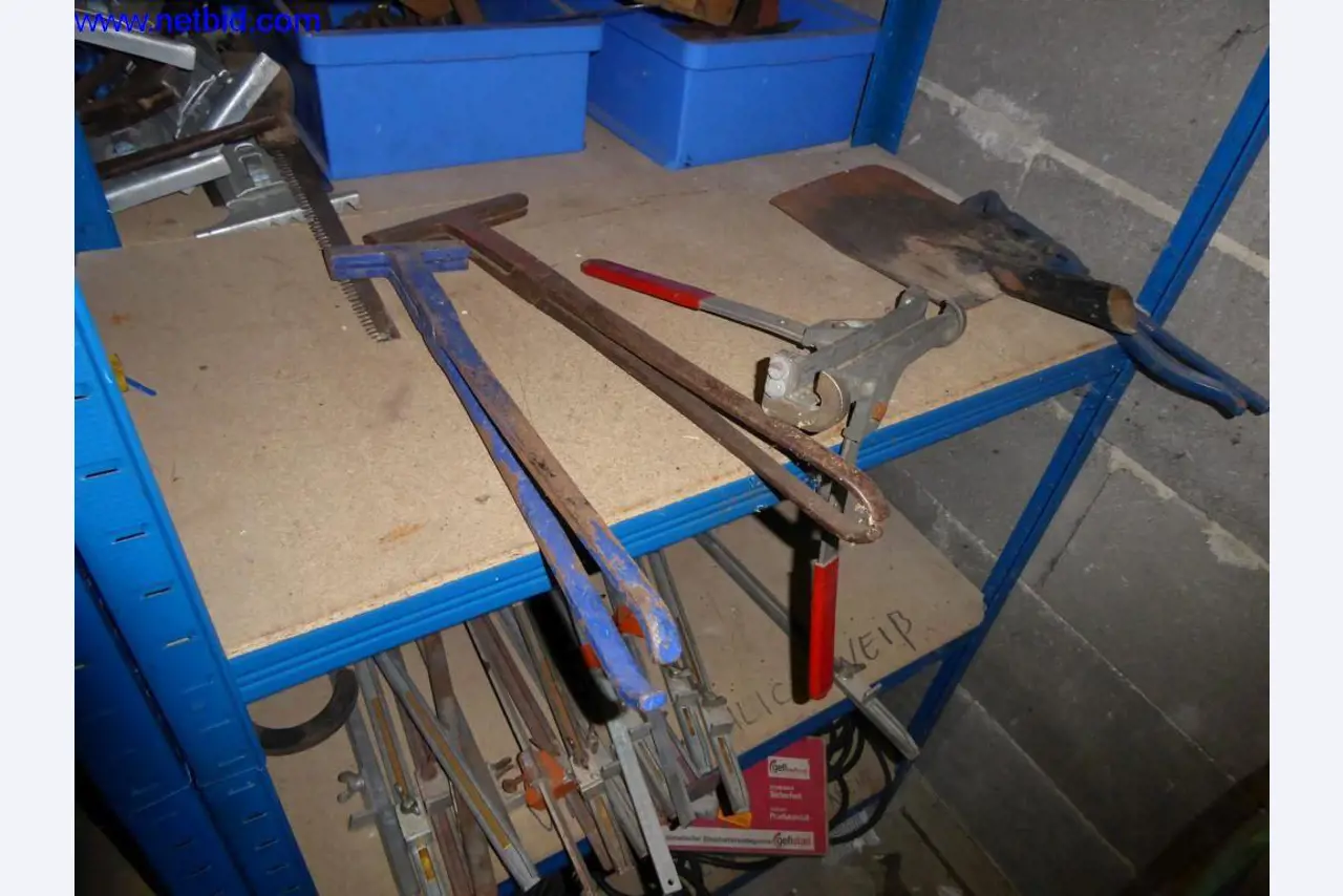 BGA, zapasy, materiały montażowe i pojazdy z działu pokryć dachowych-3