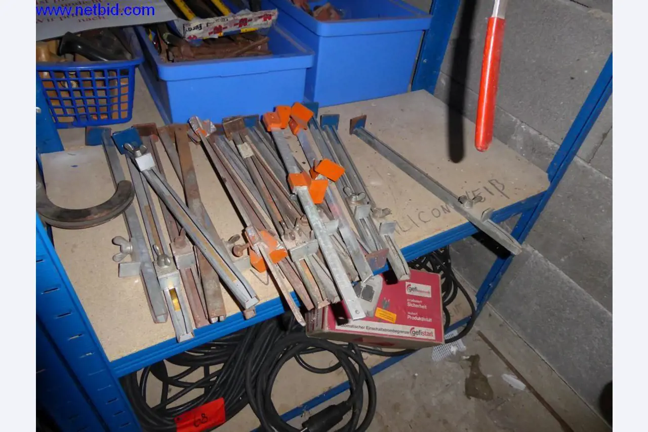 BGA, zapasy, materiały montażowe i pojazdy z działu pokryć dachowych-4