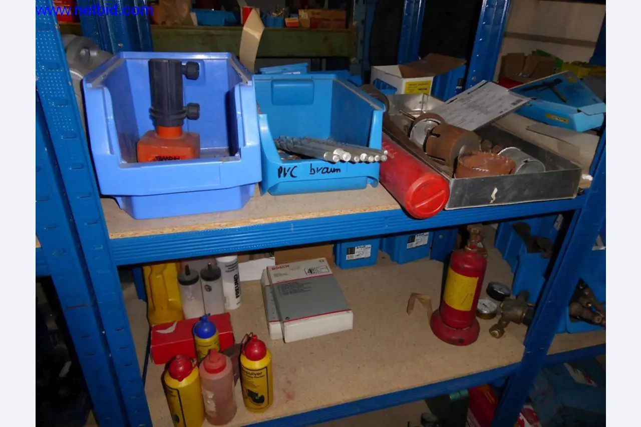 BGA, zapasy, materiały montażowe i pojazdy z działu pokryć dachowych-5