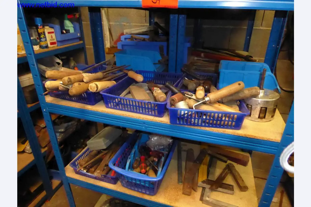 BGA, zapasy, materiały montażowe i pojazdy z działu pokryć dachowych-7