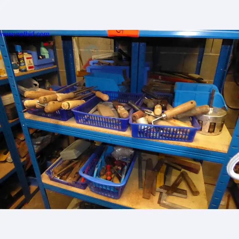 BGA, zapasy, materiały montażowe i pojazdy z działu pokryć dachowych-7