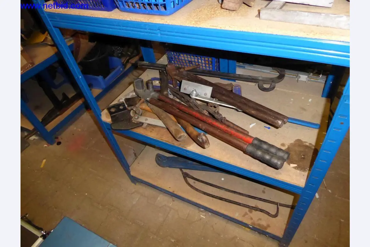 BGA, zapasy, materiały montażowe i pojazdy z działu pokryć dachowych-8