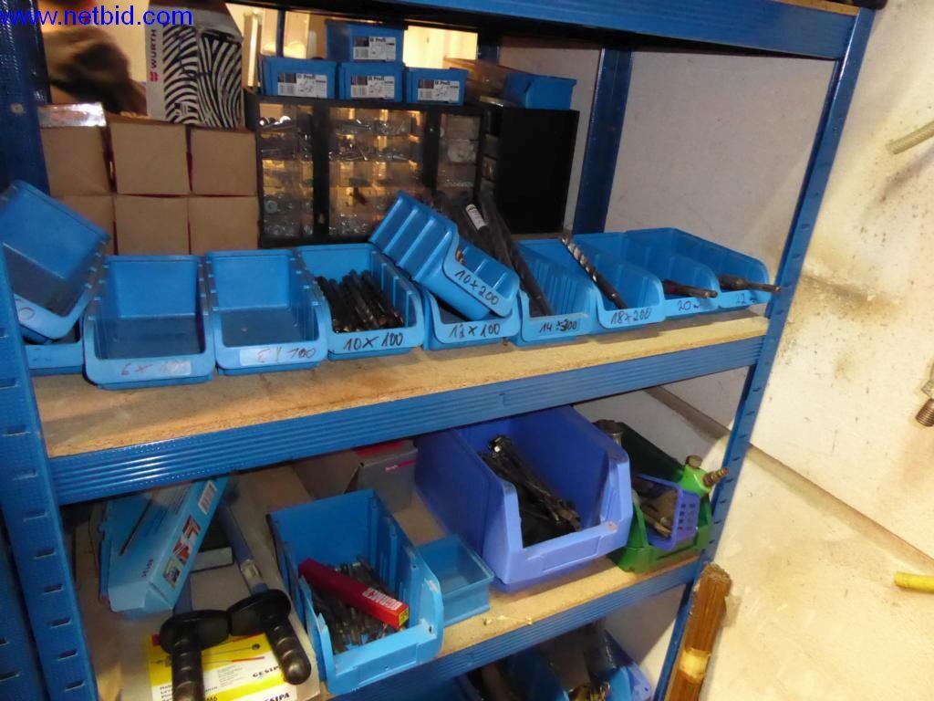 BGA, zapasy, materiały montażowe i pojazdy z działu pokryć dachowych-9