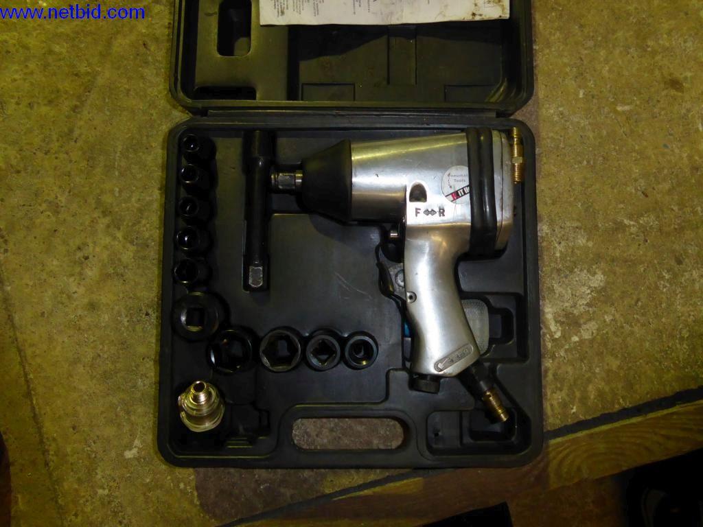 BGA, inventarios, materiales de montaje y vehículos de la división de techos-1