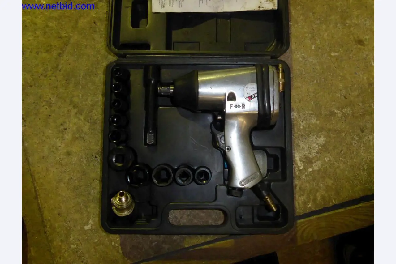 BGA, zapasy, materiały montażowe i pojazdy z działu pokryć dachowych-1