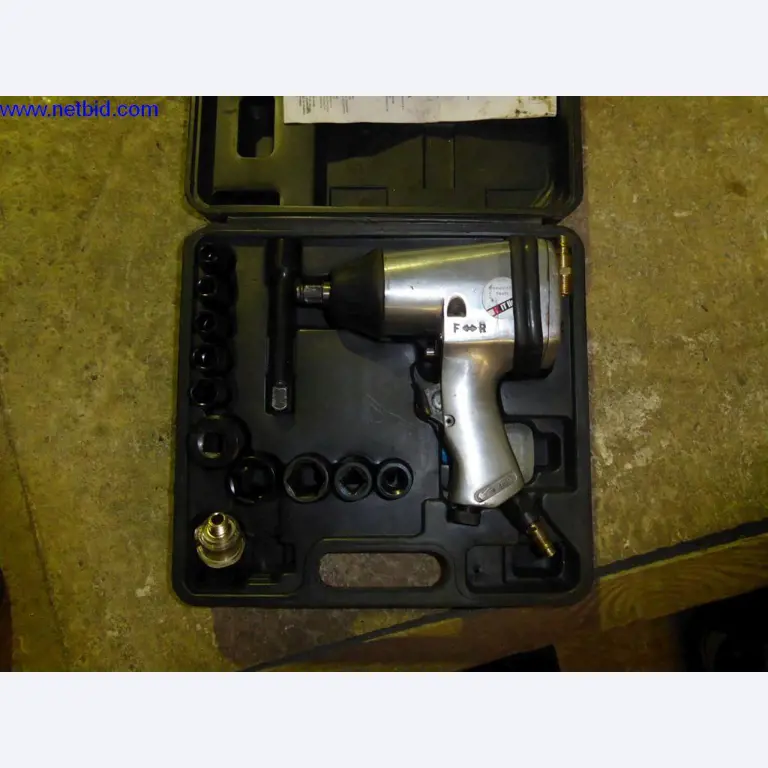 BGA, zapasy, materiały montażowe i pojazdy z działu pokryć dachowych-1