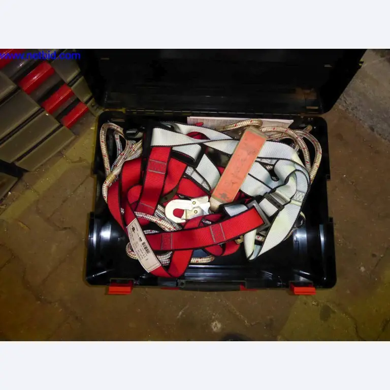 BGA, Warenvorräte, Montagematerial und Fahrzeuge aus dem Bereich Dachdeckerei-1