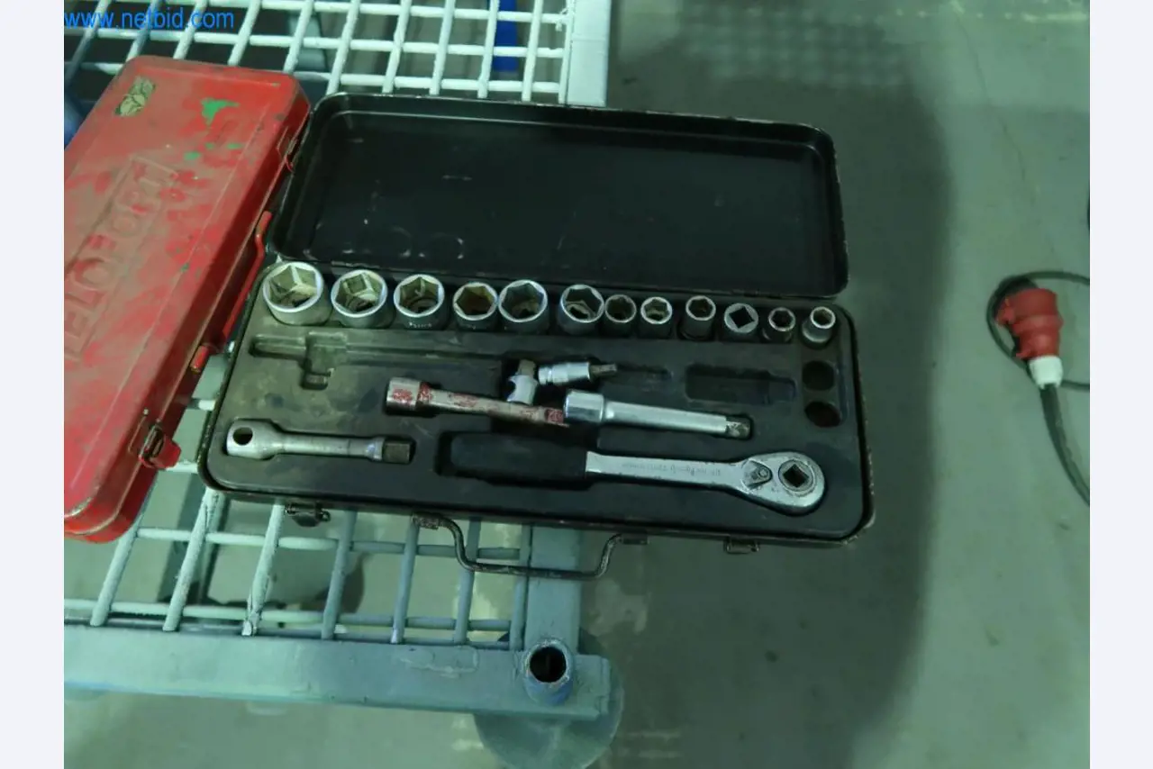 Maszyny do obróbki metalu i wyposażenie warsztatów-6