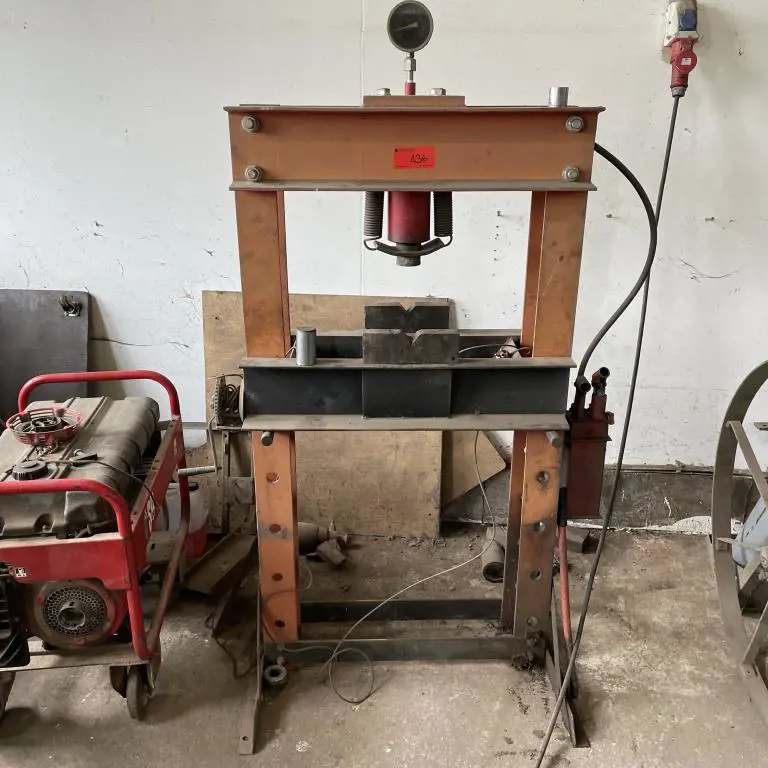 Hydraulic frame press